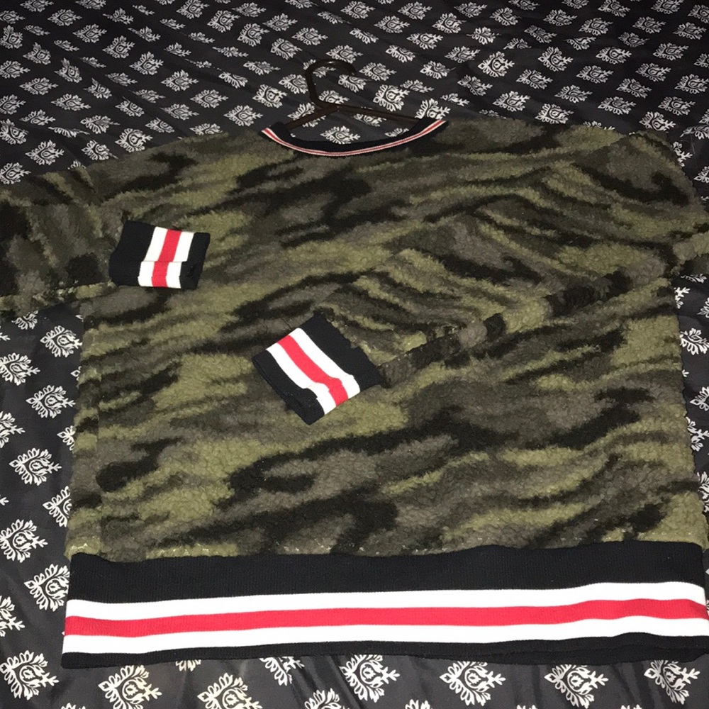 Sweatshirt